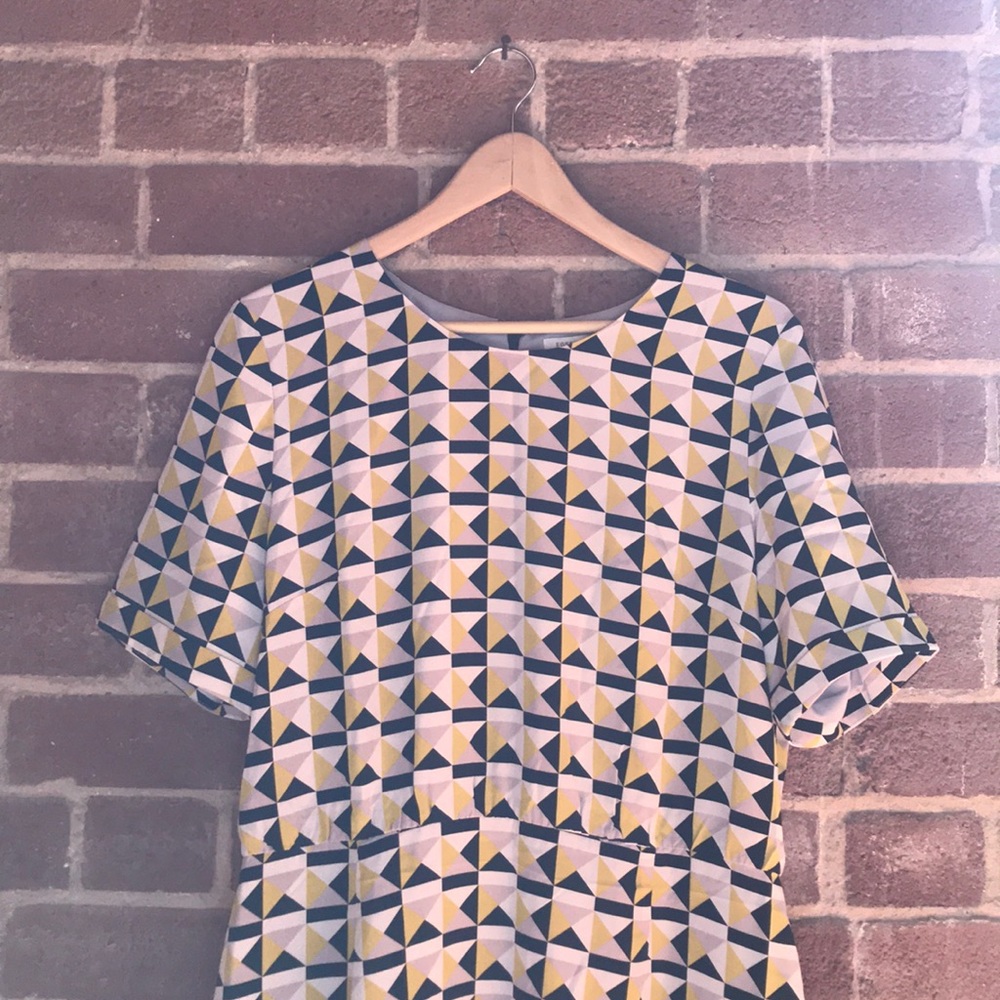 Beautiful 60s Vibe Geometric Print Dress.